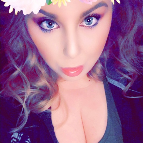 Meet your Posher, Courtney - Picture 2 of 8